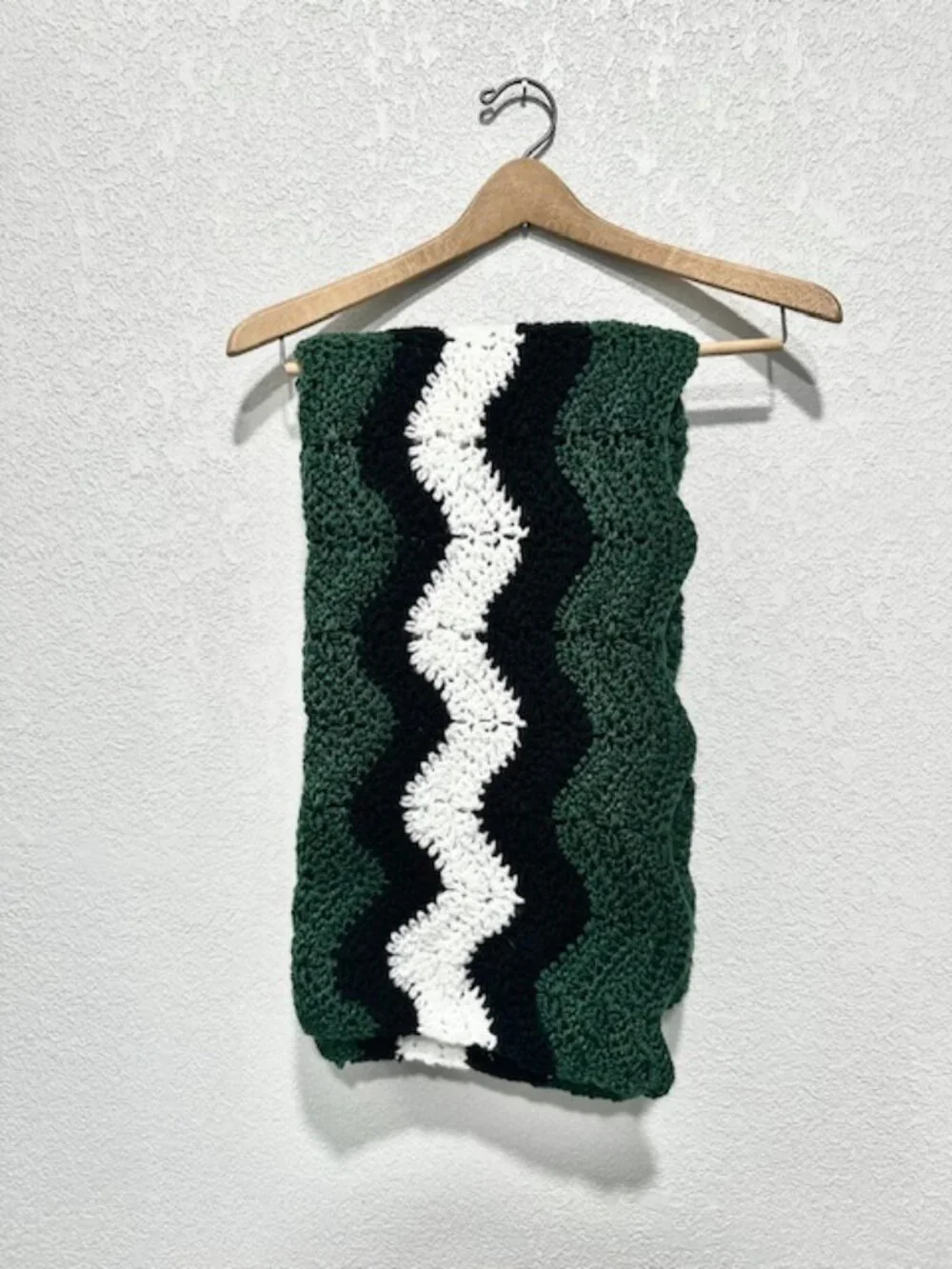 Handmade Granny Crochet Knit Table Runner Green White Black Zigzag 23inx70in